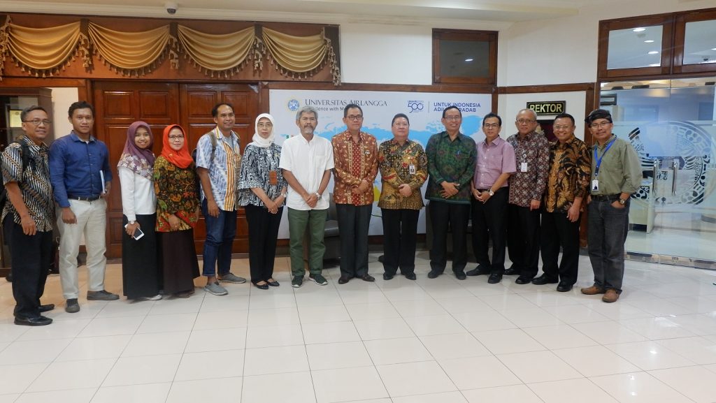 Jajaran pimpinan UNAIR dan BNPP foto bersama usai pembicaraan soal kerja sama. (Foto: Faisal Dika)