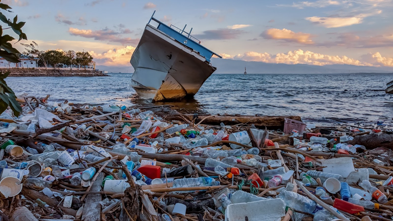 Tanggung Gugat Negara Dalam Pencemaran Limbah Plastik Unair News