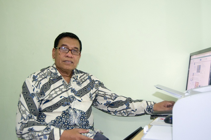 Prof. Dr. Bambang Prajogo E.W., MS. Pakar Farmakognosi dan Fitokima UNAIR.