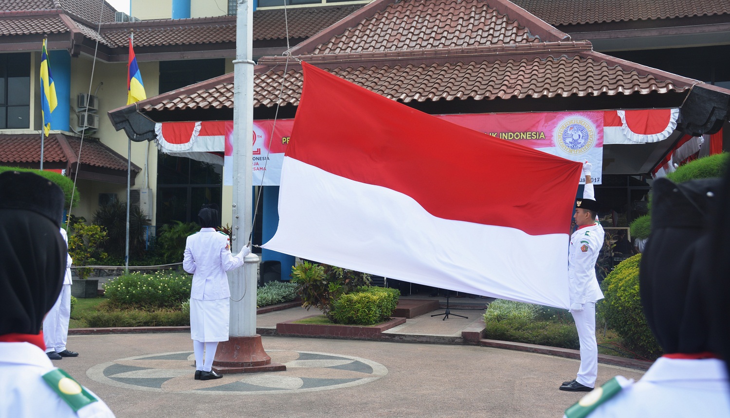 Read more about the article Tahun Utopia Politik dan Pandangan Indonesia ”Bubar”