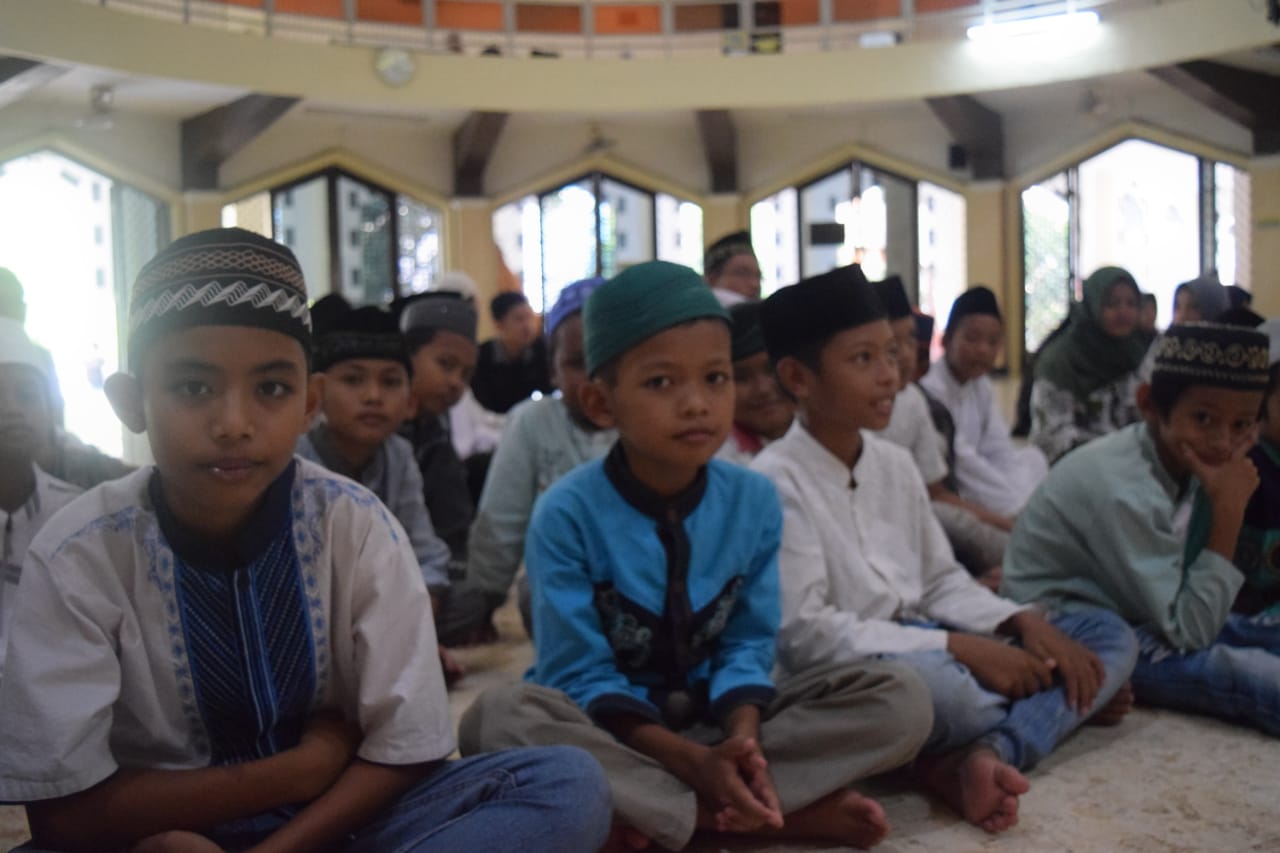 Read more about the article UKM Kerohanian Islam Gelar Santunan Anak Yatim