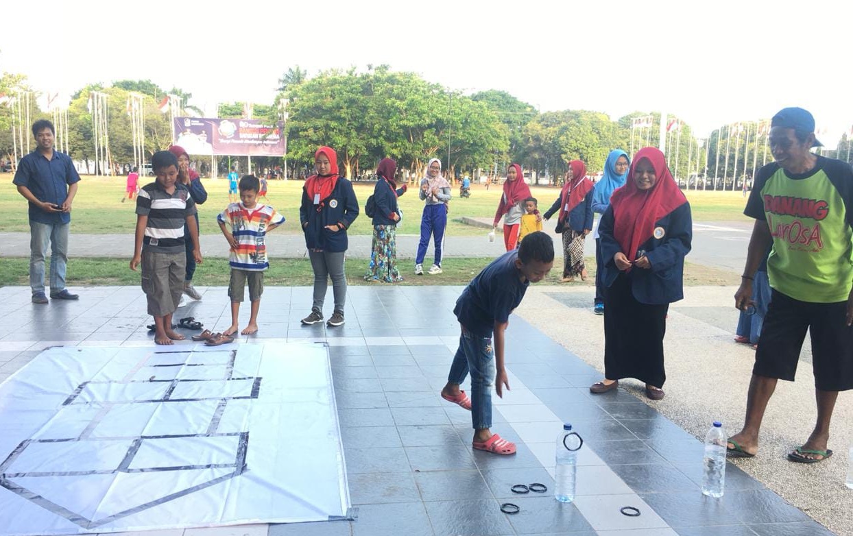 Read more about the article Tebar Senyum dan Edukasi Gizi di Taman Blambangan