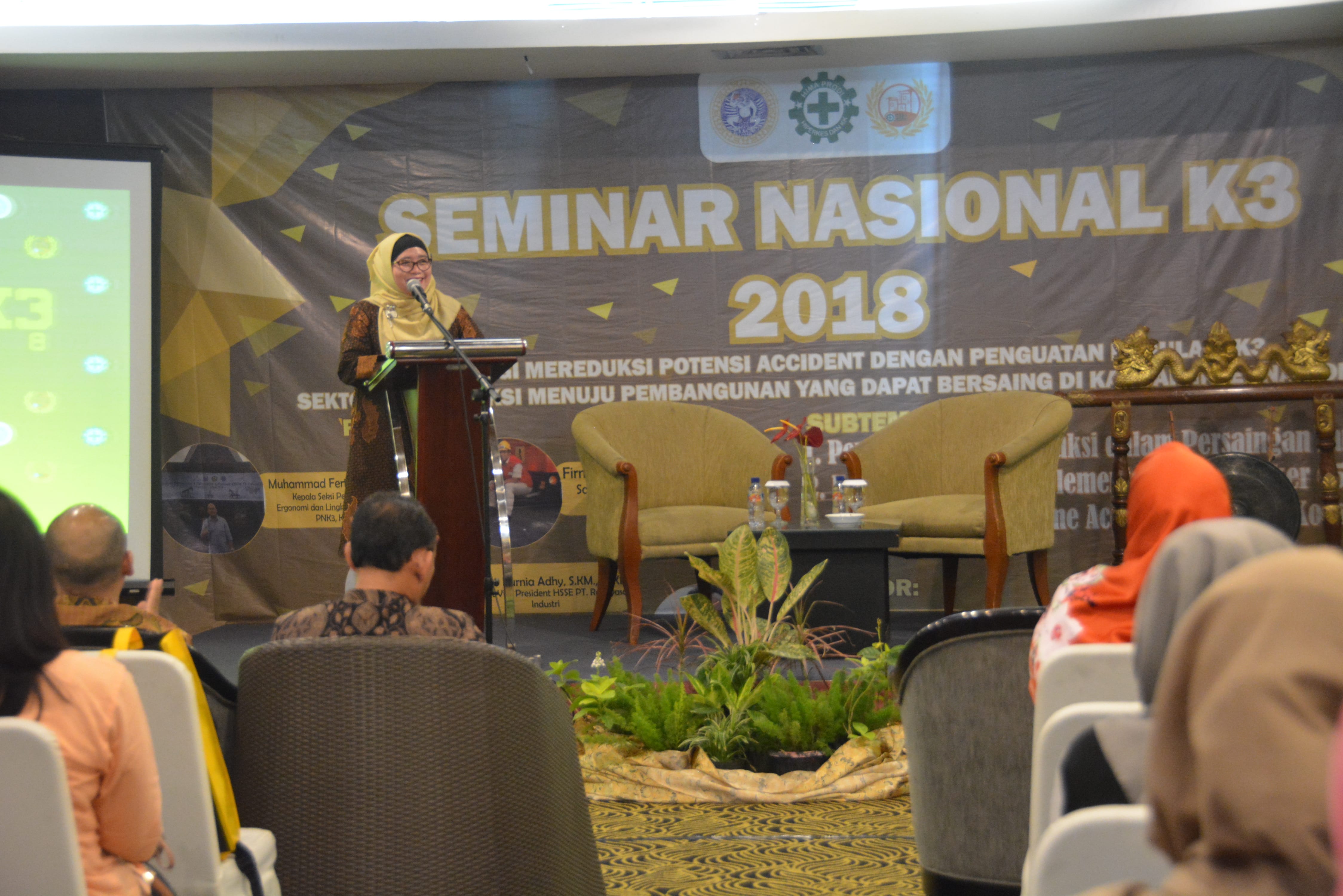Read more about the article Lebih Dekat dengan Profesi, HIMA HIPERKES dan KK adakan Seminar Nasional K3