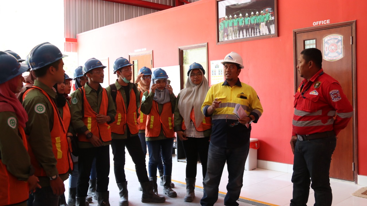 Read more about the article FKM Students Visit Gold Mine in Banyuwangi to Learn Occupational Health and Safety