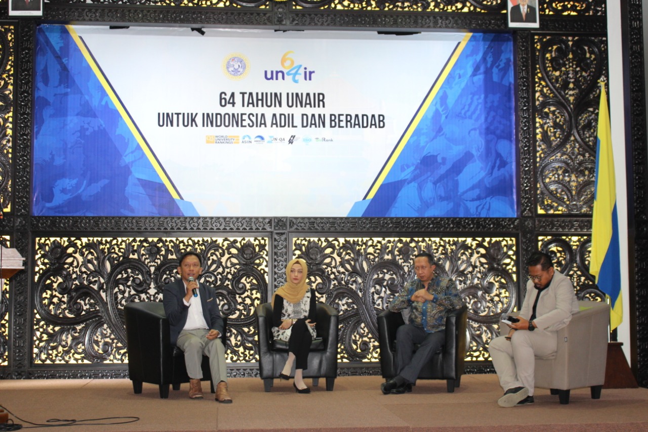 Pemateri Airlangga Talk saat memberikan paparan dihadapan peserta. (Foto: Nuri Hermawan)