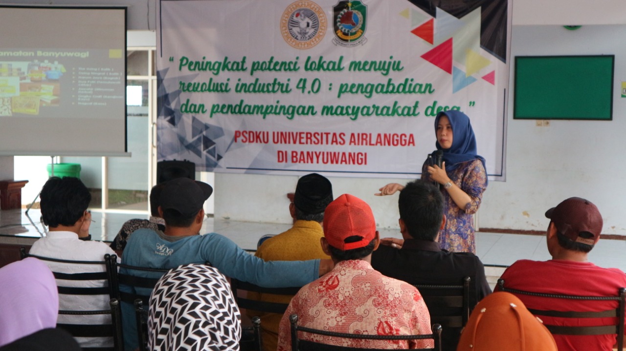 Read more about the article Mahasiswa UNAIR Banyuwangi Sosialisasikan Pembuatan Kopi Biji Pepaya