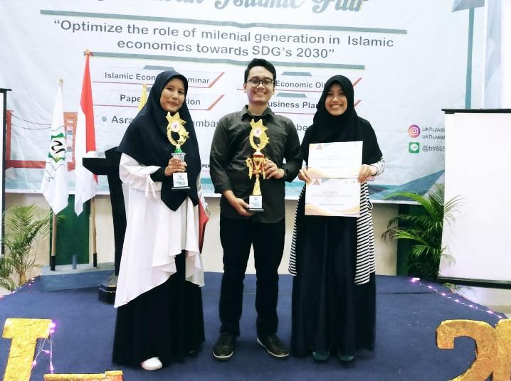 Read more about the article “Paman Regi” Sabet 2 Penghargaan dalam Ukhuwah Islamic Fair