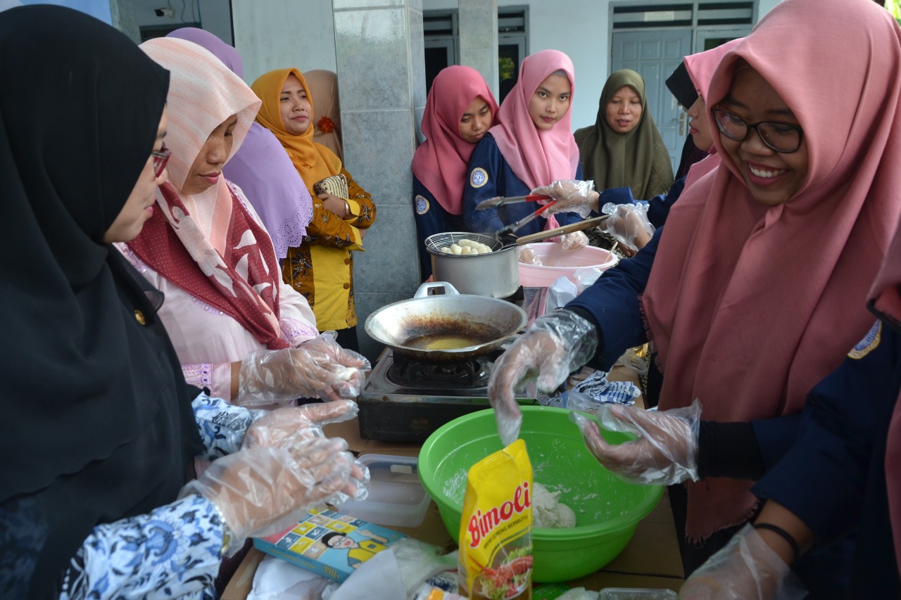 Read more about the article Atasi Stunting, Mahasiswa Magister Keperawatan UNAIR Ciptakan Tiga Makanan Inovatif