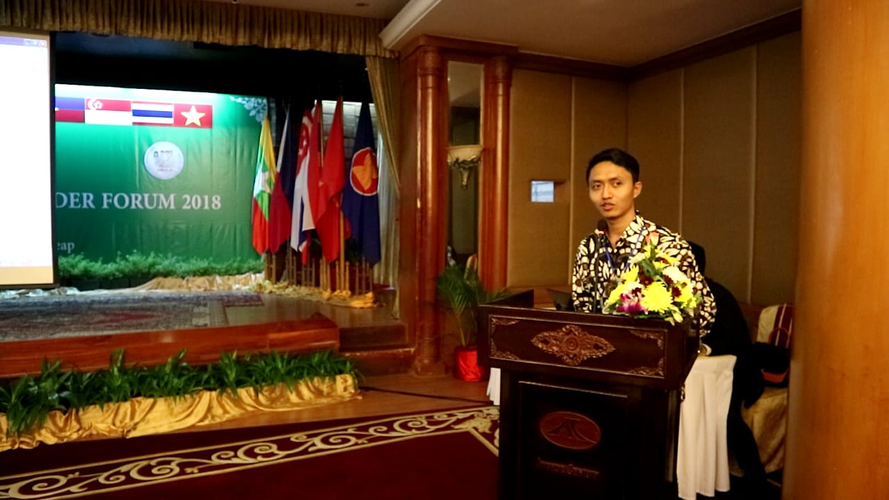 AZROHAL Hasan, salah seorang alumnus Ilmu Sejarah FIB UNAIR mewakili Indonesia pada perhelatan 24th ASEAN-JAPAN Regional Leader Forum 2018 pada Jumat–Minggu, (30/11–2/12) di Angkor Century Hotel Siem Reap, Kamboja. (Foto: Istimewa)