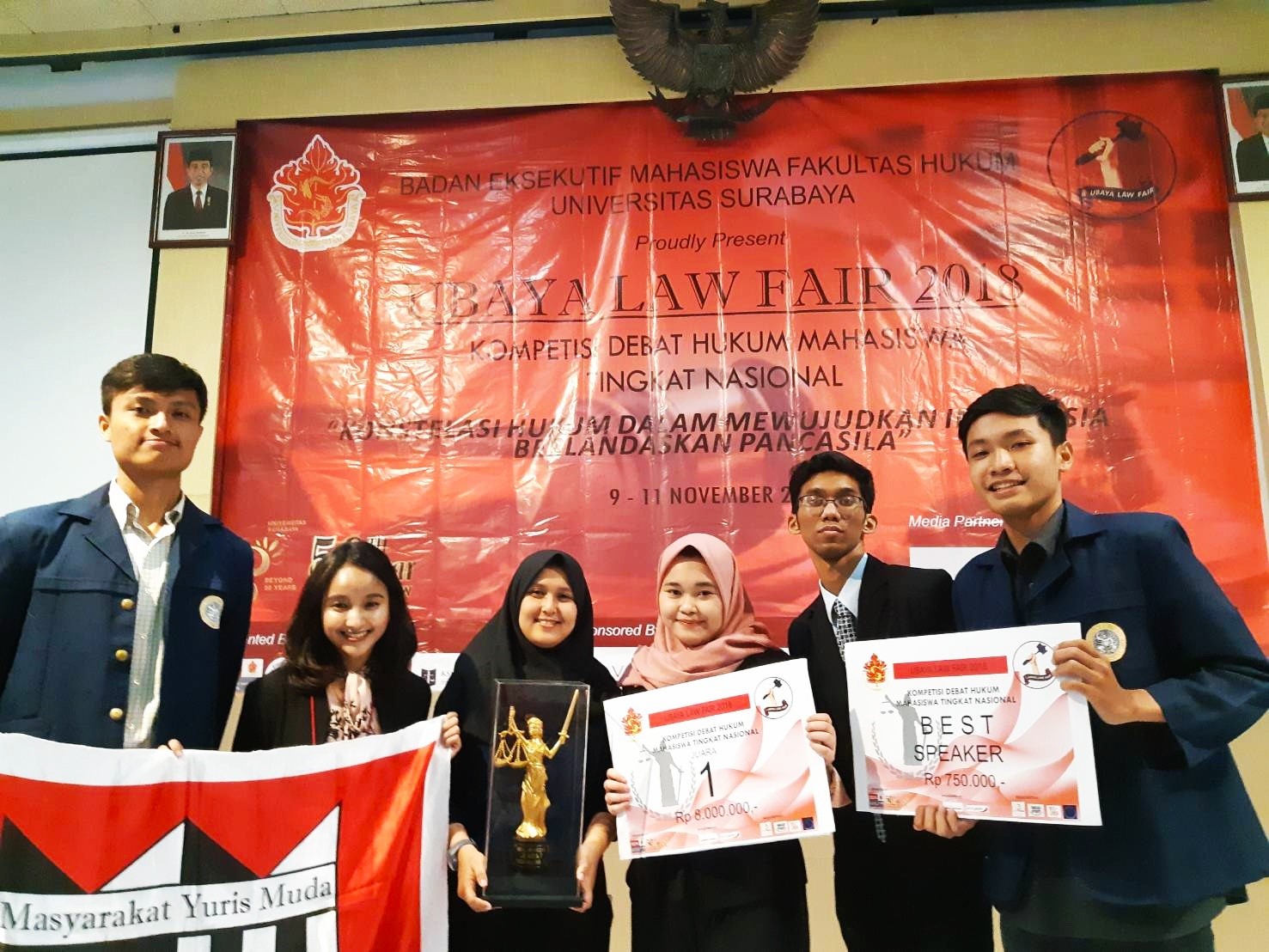 Read more about the article In a day, UNAIR Faculty of Law Debate Team won in Jakarta and Surabaya