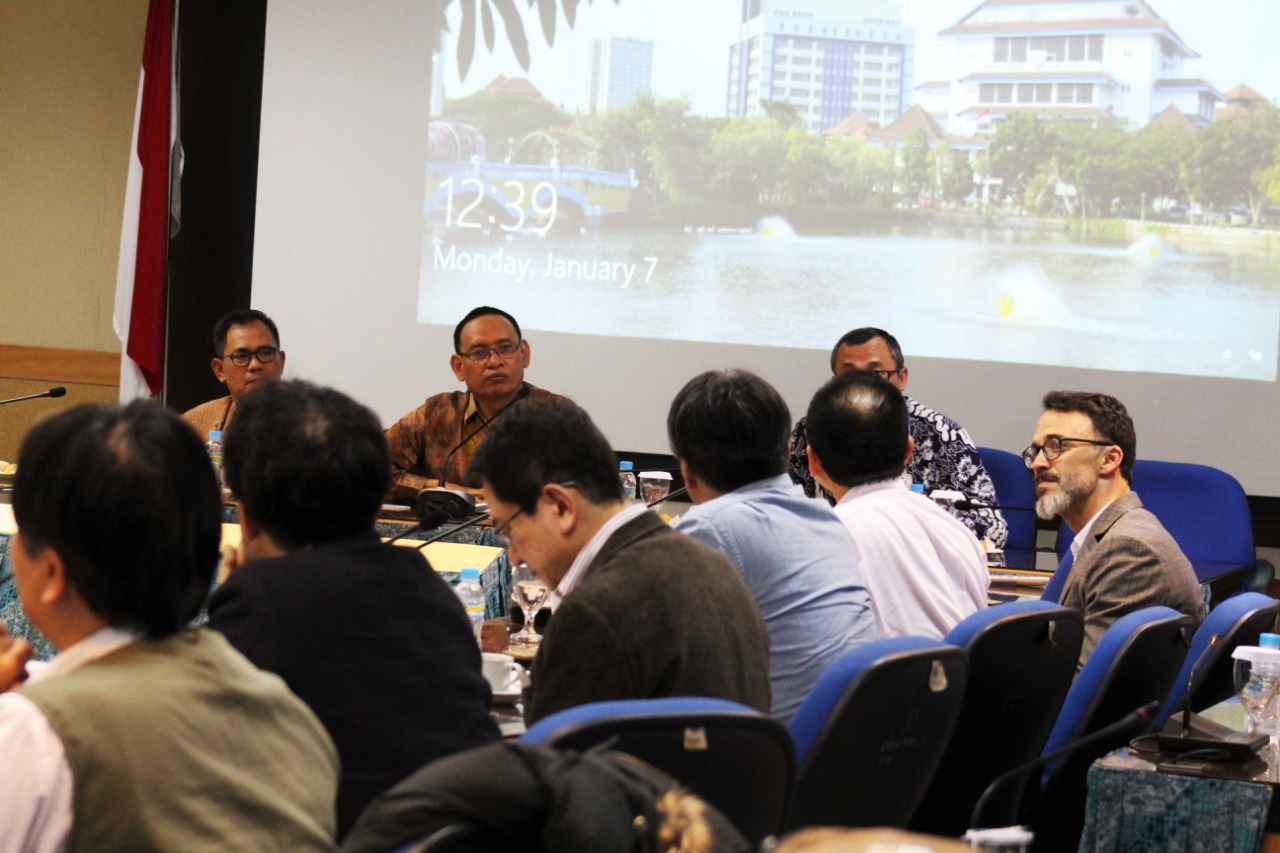 Read more about the article UNAIR Institute of Tropical Disease Holds Workshop with Four Institutions