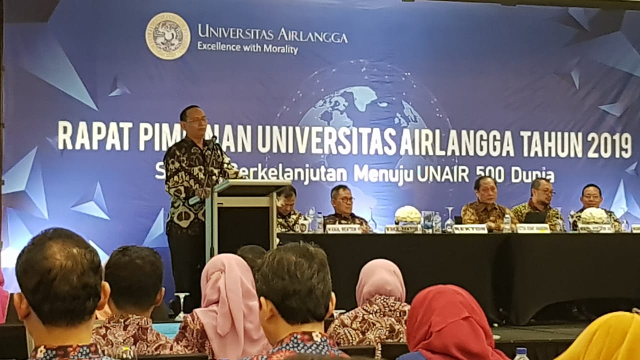 Rektor UNAIR Prof. Nasih saat membuka dan memberikan arahan pada Rapat Pimpinan 2019. (Foto: Istimewa)