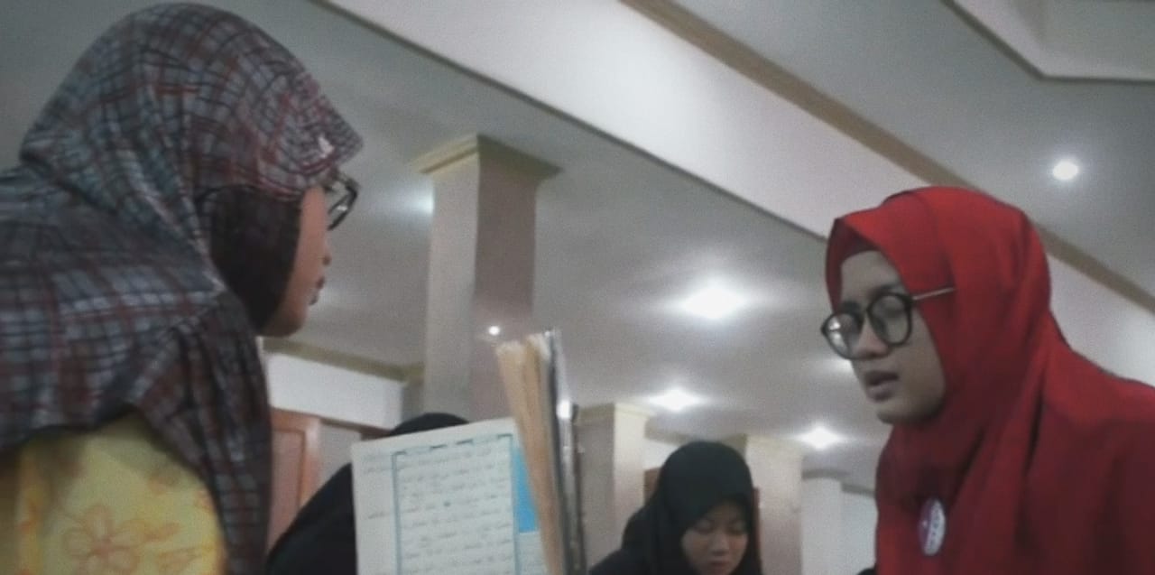 Read more about the article Aisyah Putri Rahvy, Duta UNAIR 2018 Isi Liburan dengan Mengikuti Karantina Tahfidz