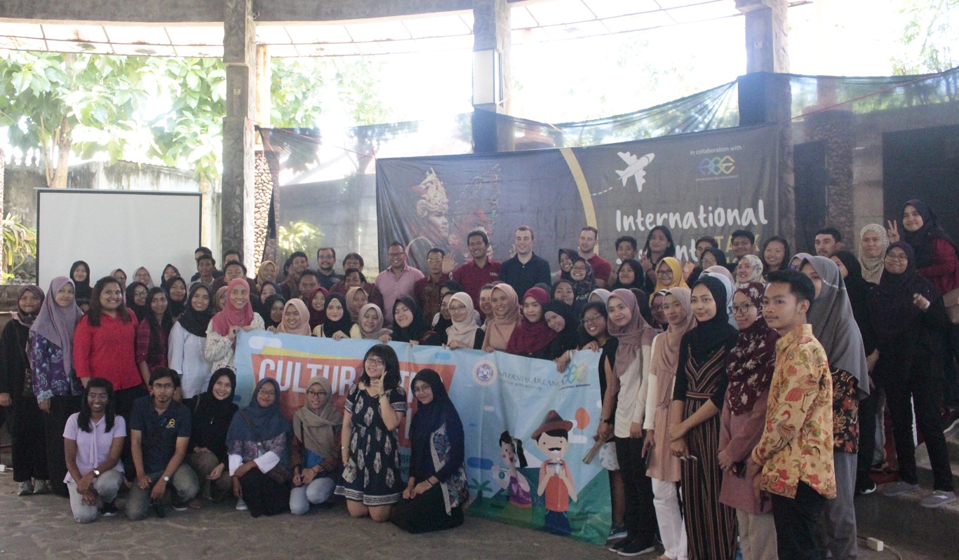 Read more about the article Amerta UNAIR Kenalkan Sosial Budaya Masyarakat Banyuwangi Kepada Mahasiswa Asing