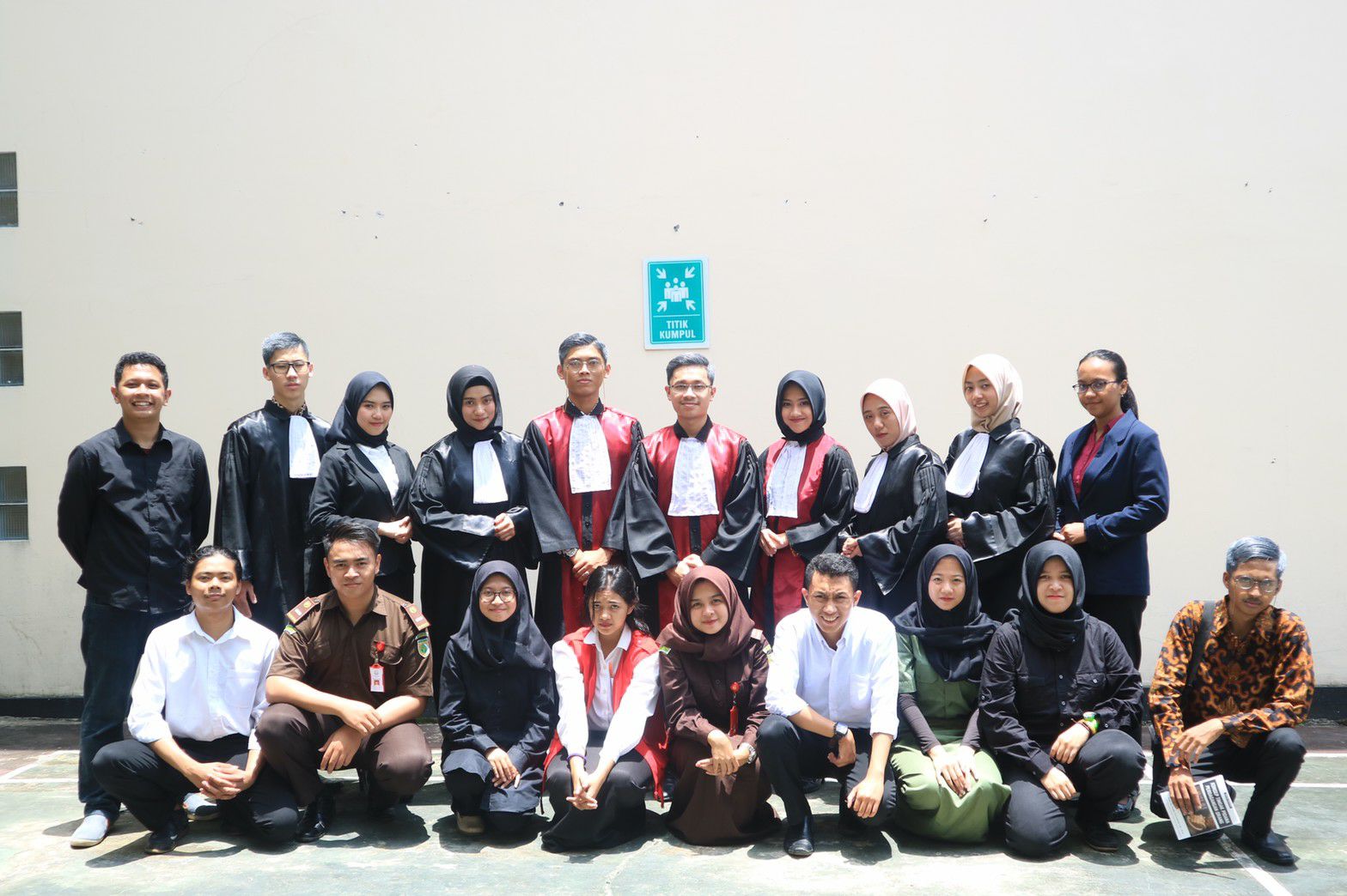 Read more about the article Mahasiswa FH UNAIR Ikuti Kompetisi Peradilan Semu Piala Makhamah Agung ke-22