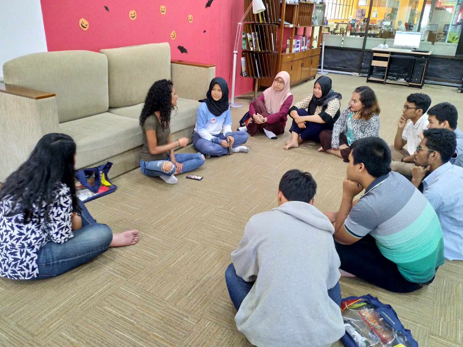 Read more about the article American Corner UNAIR Ajak Mahasiswa Asal Yordania Sharing Budaya