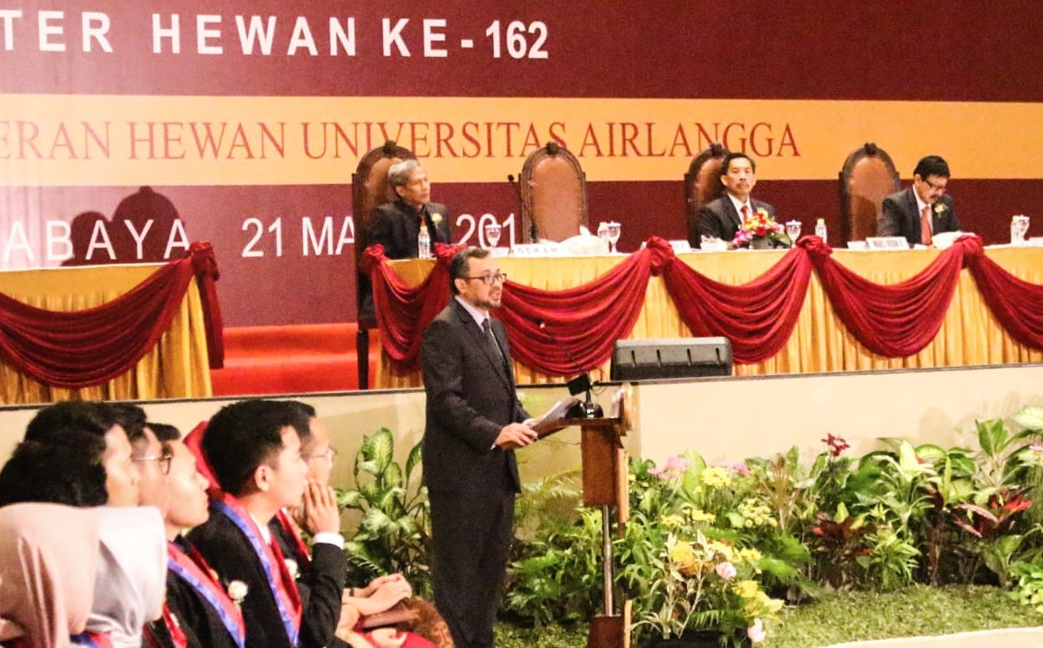 UNAIR Vice Rector III Prof., Ir. Moch Amin Alamsjah M.Si., Ph.D. delivers his speech at UNAIR vet inauguration