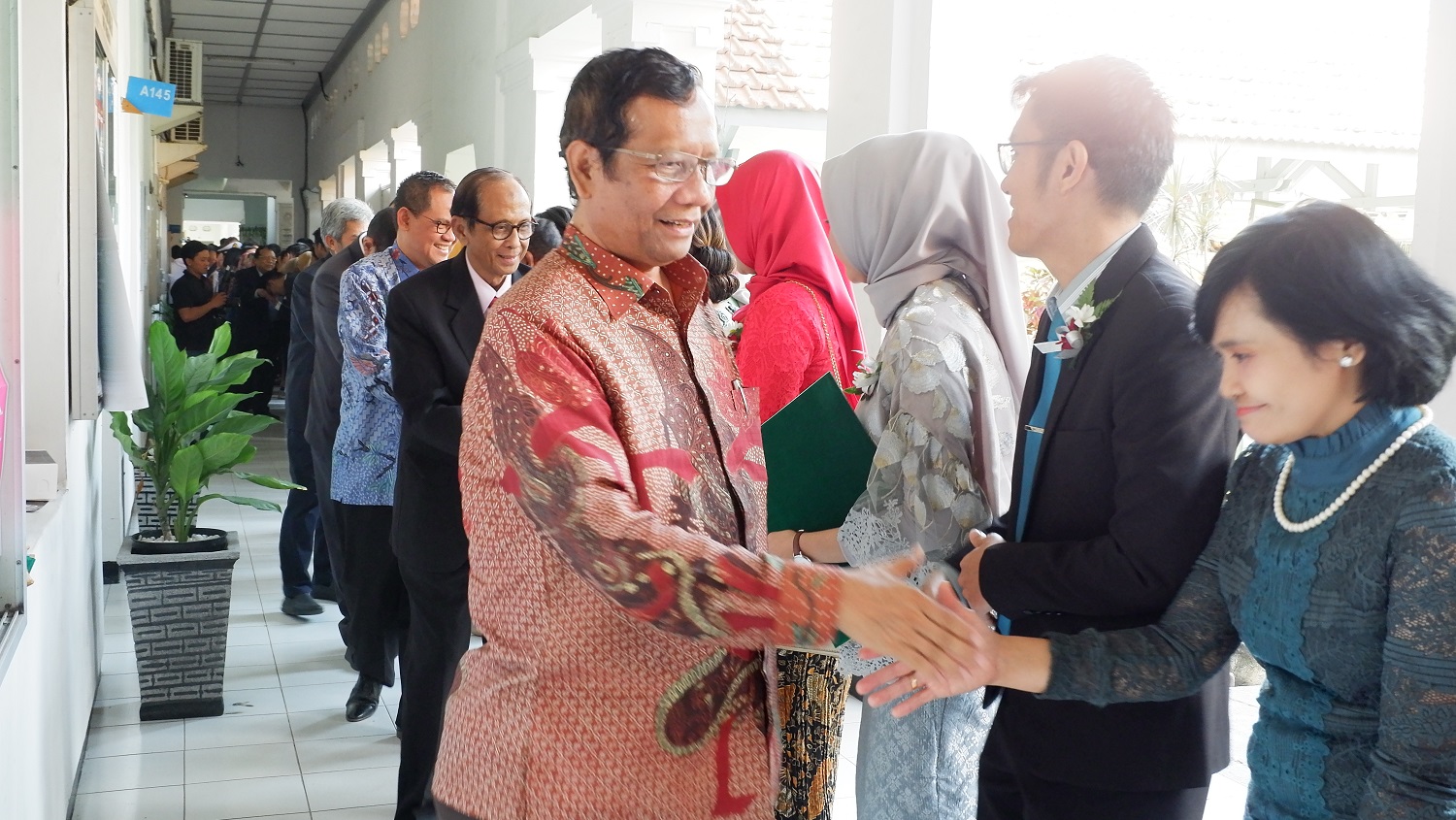 Read more about the article Attending Medical Specialist Inauguration, Mahfud MD Hopes UNAIR Prepare Graduates to Face Digital Era