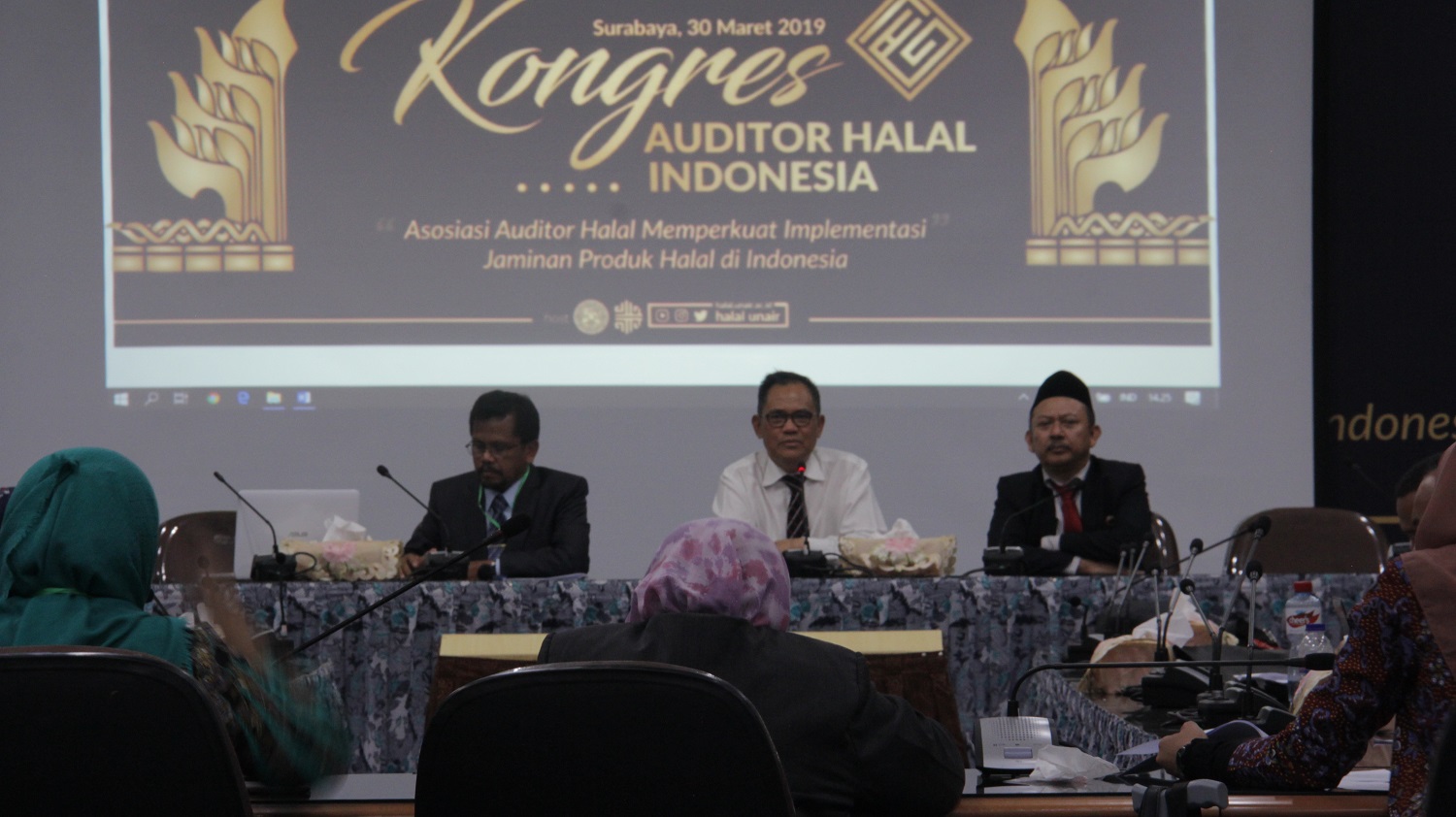 The atmosphere of Indonesian Halal Auditor Association (PAHI) congress was held at Kahuripan Hall 301 UNAIR Management Office, Saturday, March 30, 2019.