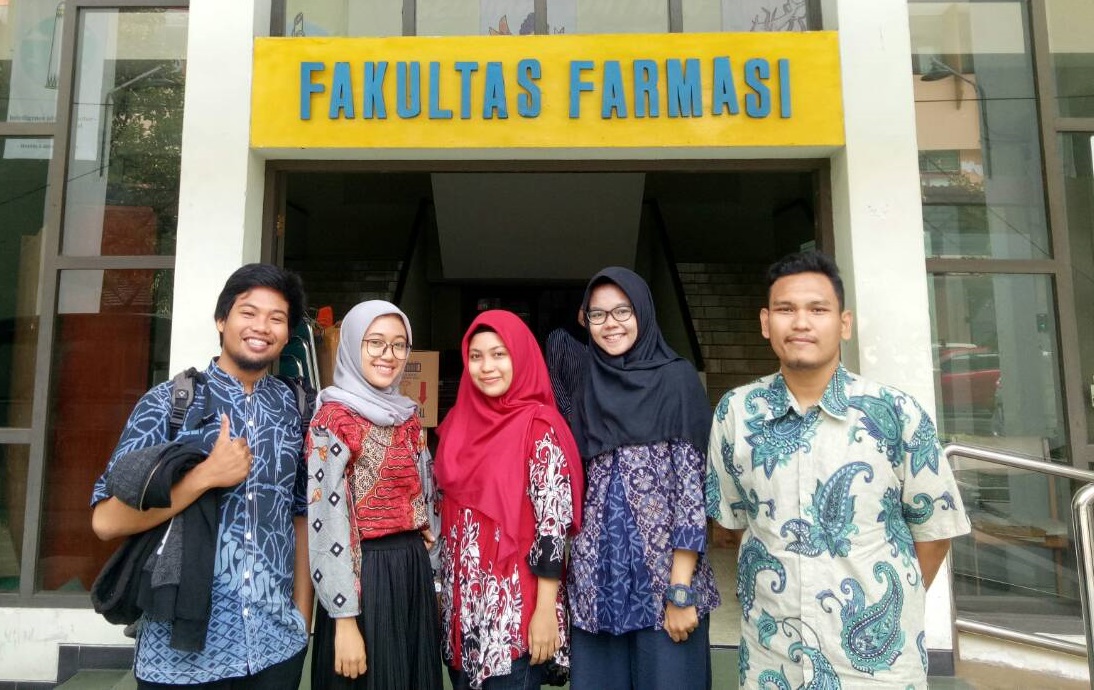 Read more about the article Fakultas Farmasi Lestarikan Budaya Lewat Kamis Berbatik