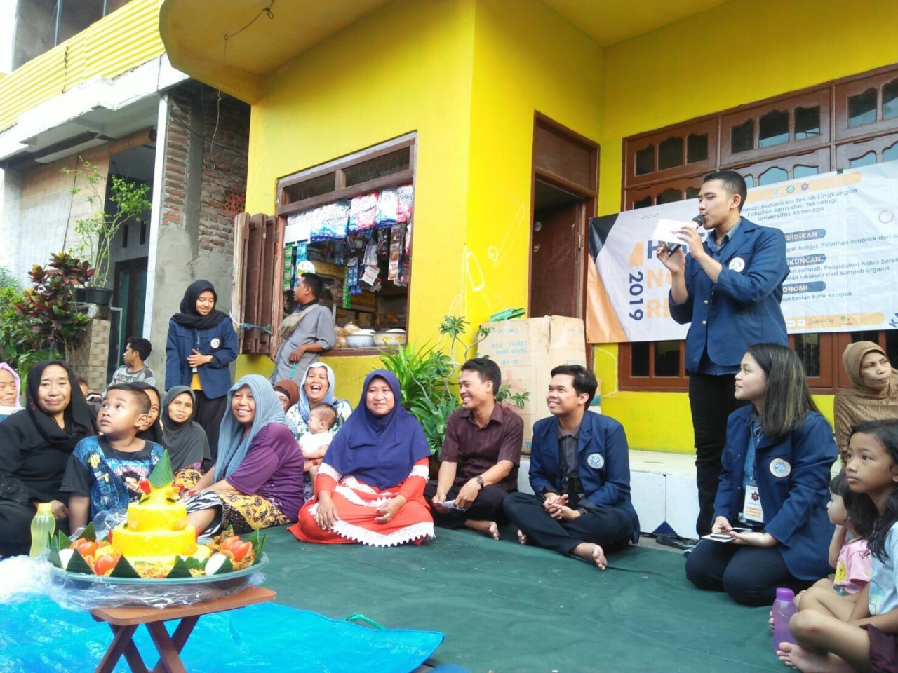 Environmental Engineering Student Association during community service in Karang Tembok Village.