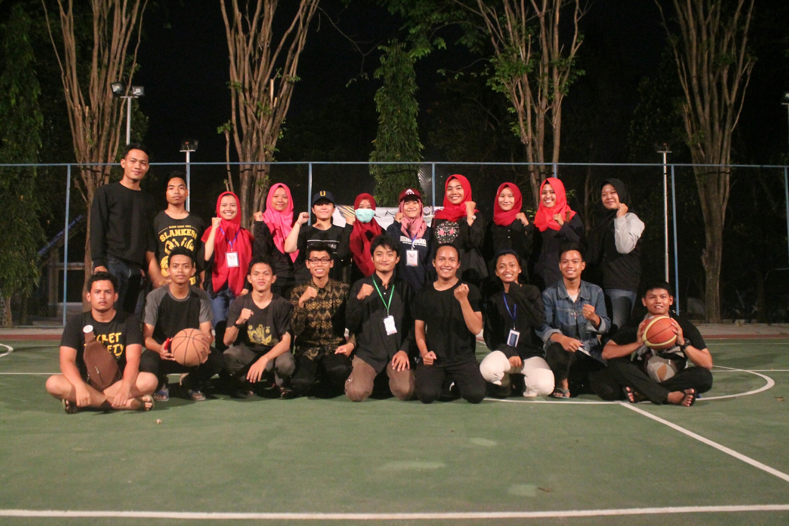 SOLID: The team of PSDKU Banyuwangi Basketball club after conducting routine training.
