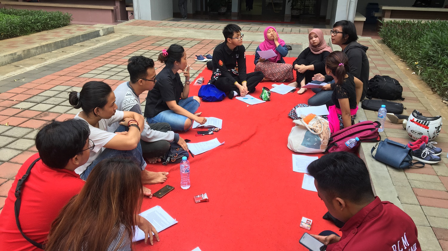 A discussion on latest gender issue in the back garden of FISIP UNAIR on Thursday, April 25, 2019.