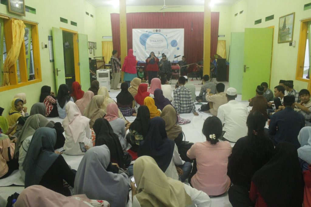 PEDULI: Agenda rutin bakti sosial FKH PSDKU di SMPLB Negeri Banyuwangi. (Foto: Istimewa)