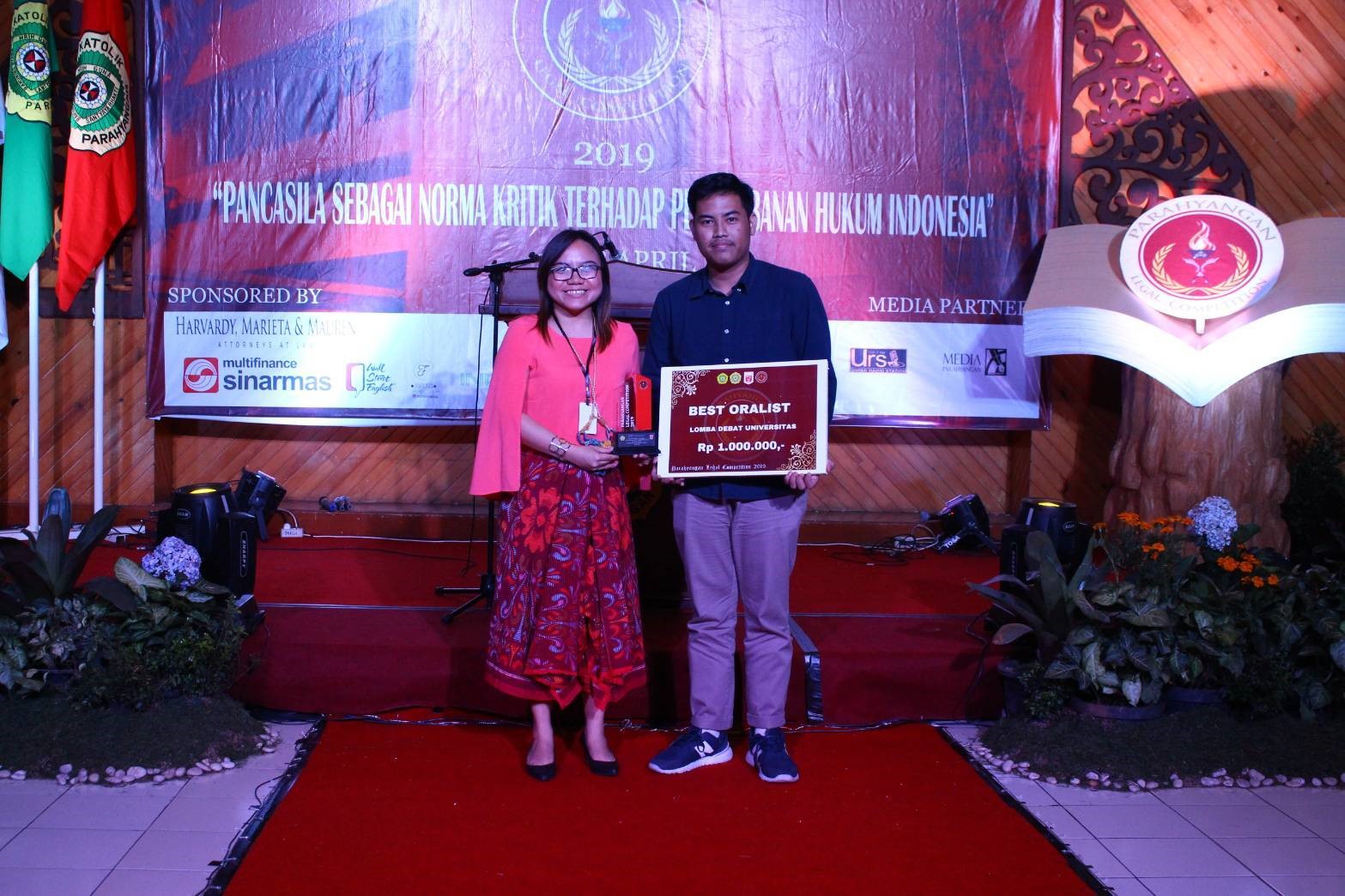Alip Pamungkas wins best oralist award in a debate competition, Parahyangan Legal Competition 2019 held on Thursday, April 26, in Bandung.