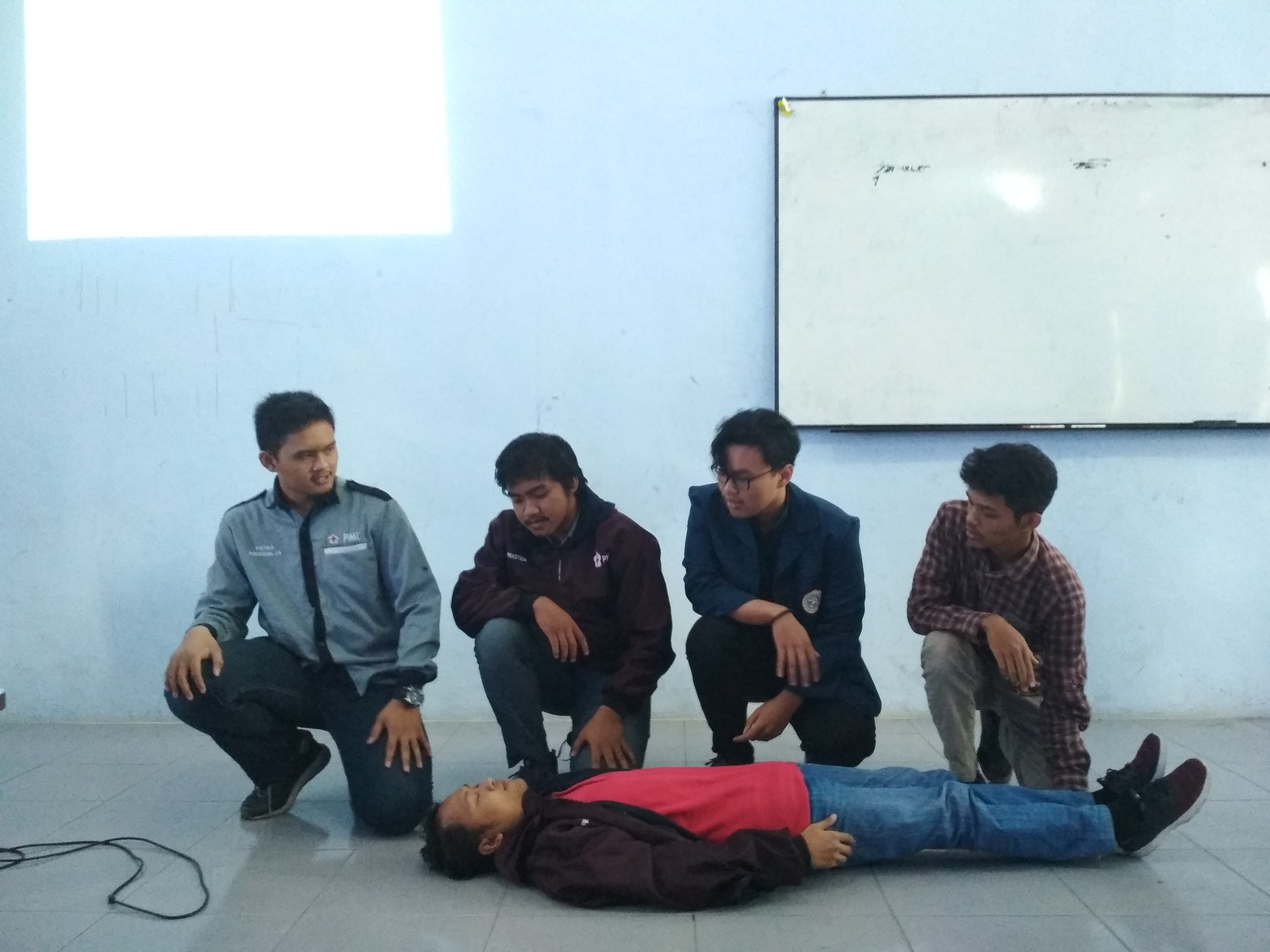 Read more about the article KSR PMI Sub Unit UNAIR PSDKU Holds Training for Medical Team