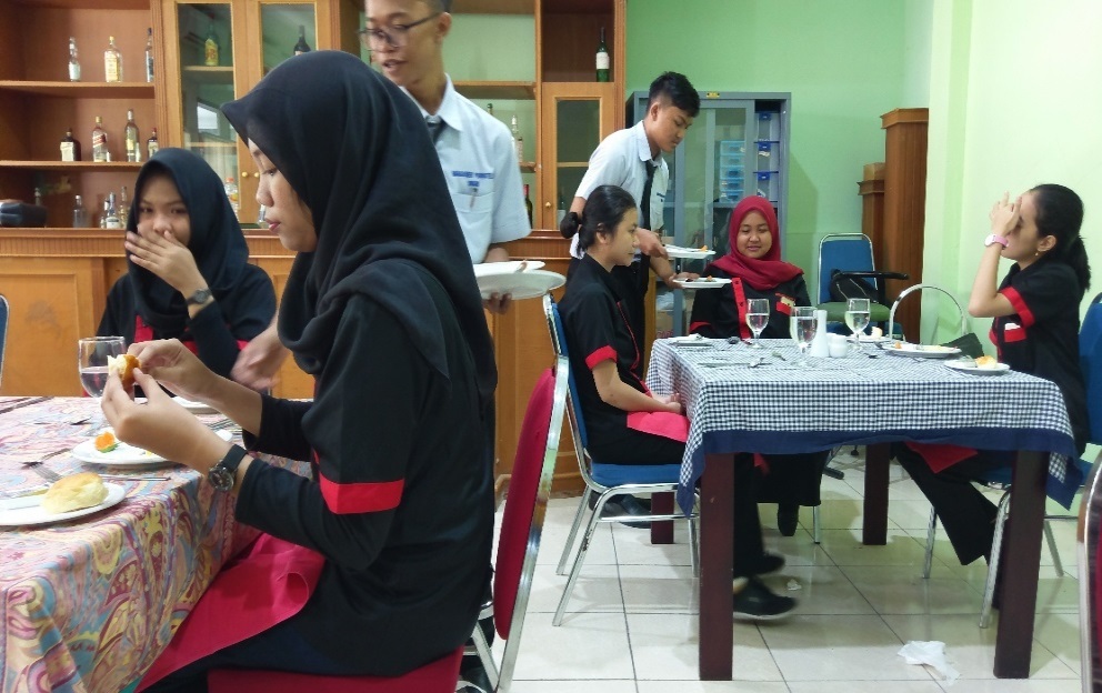 Read more about the article Nikmatnya Continental Full Course Menu Buatan Mahasiswa Manajemen Perhotelan