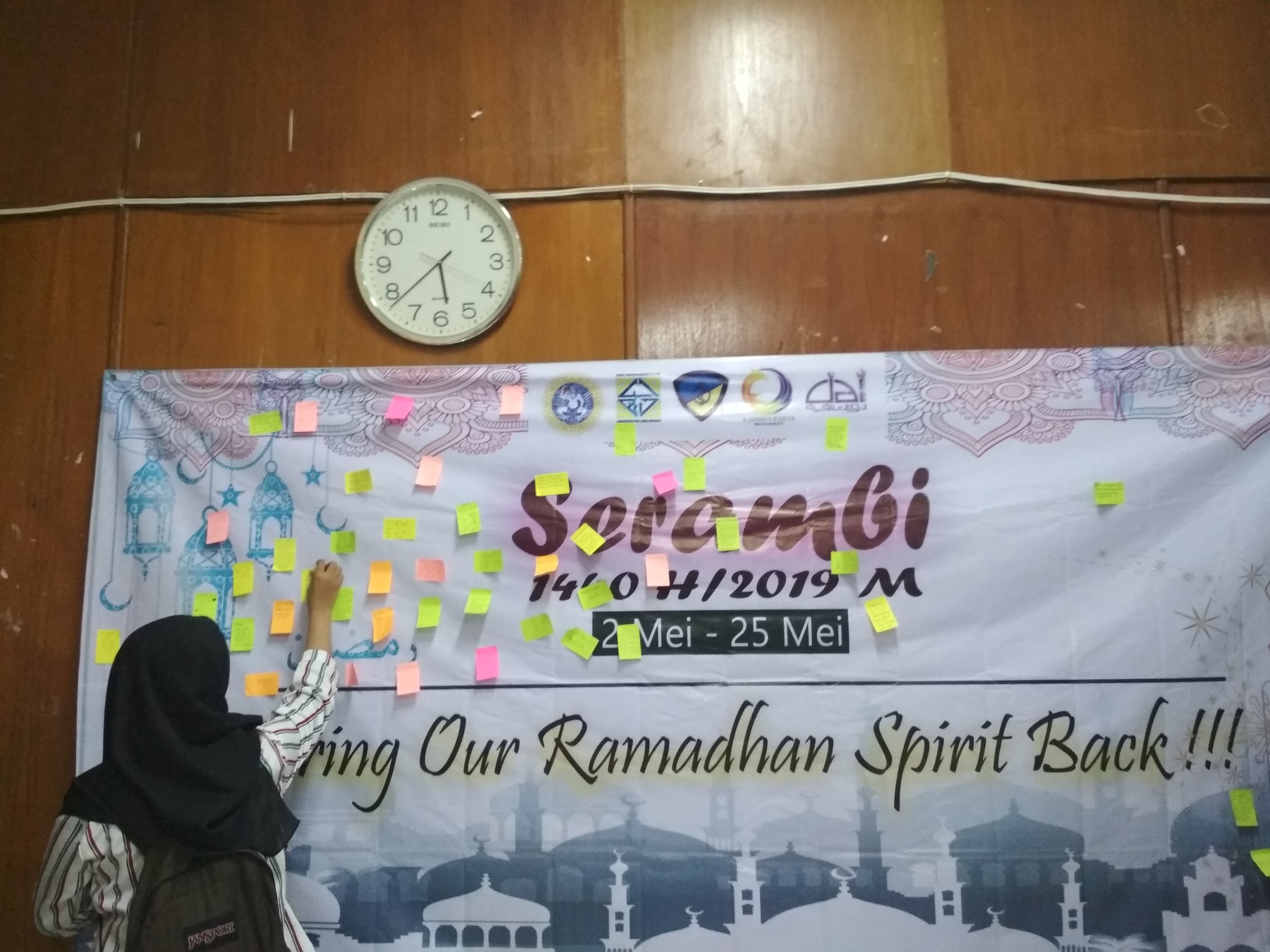Read more about the article Enliven Ramadhan, DAI BEM FKM UNAIR Holds SERAMBI