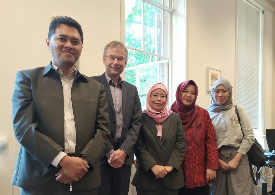 Read more about the article Terima Hibah dari Belanda, FH UNAIR Siap Sharing Pendidikan Hukum ke Lima Universitas di Indonesia Timur
