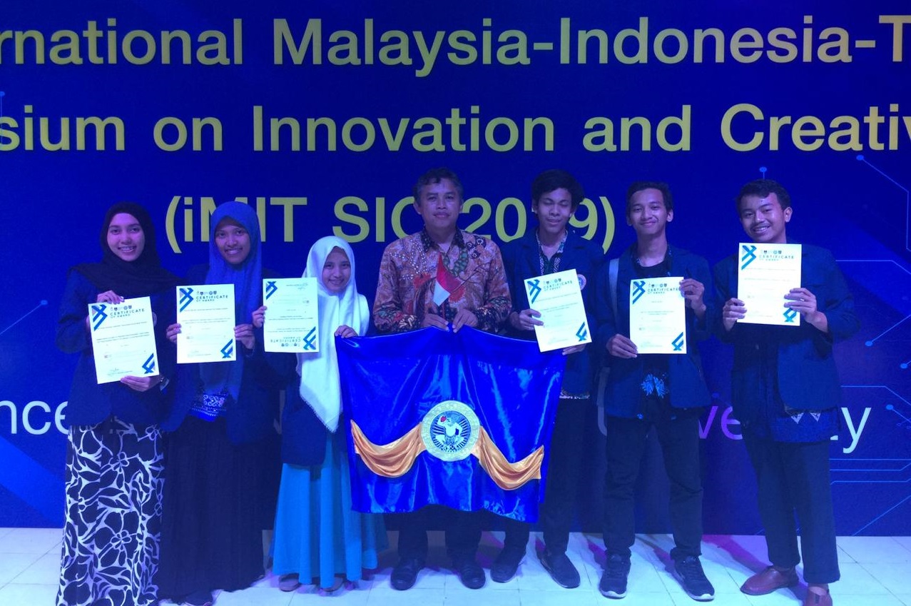 Read more about the article FST UNAIR Student Innovations Win 6 Medals in Thailand