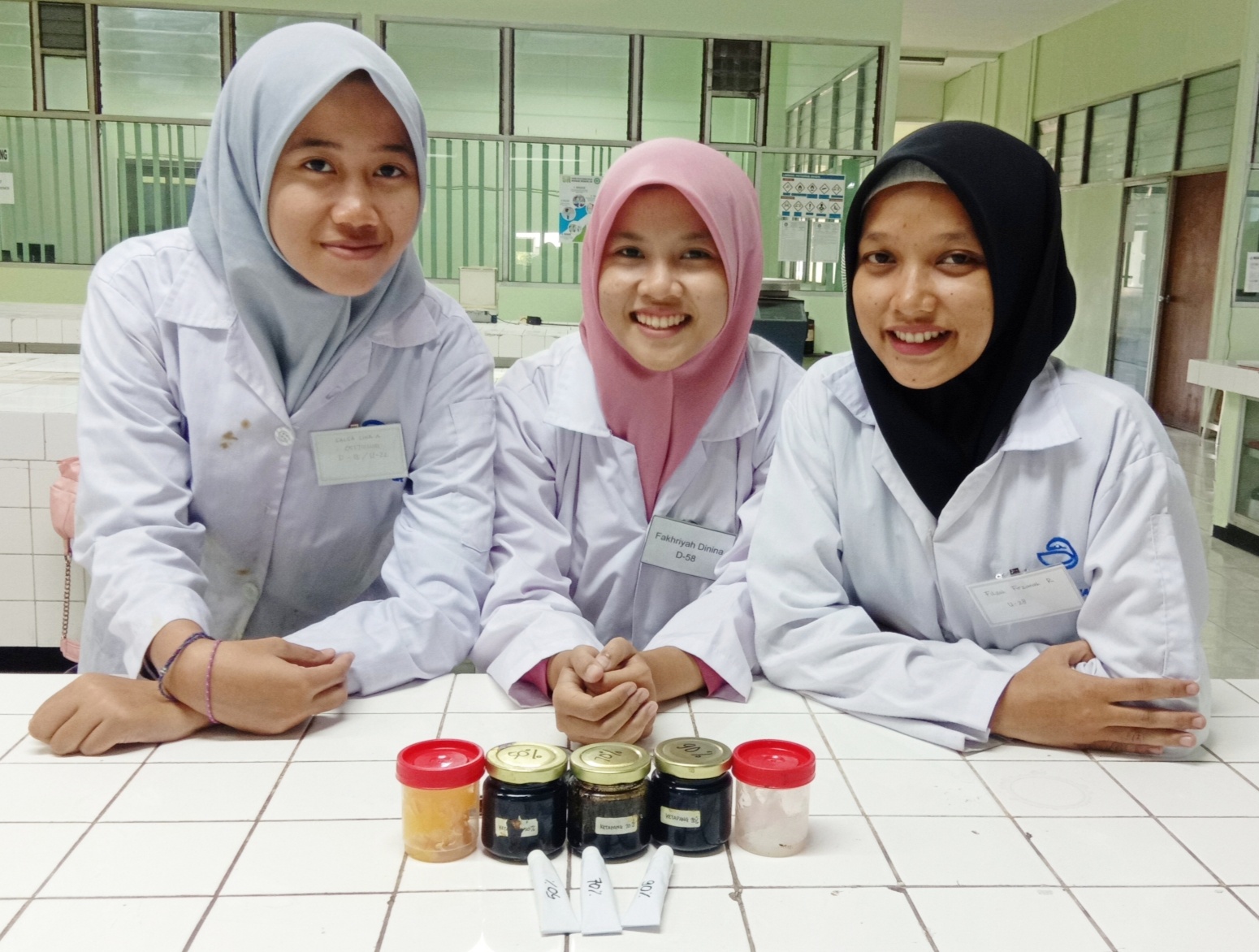 Read more about the article Salep Ekstrak Daun Ketapang: Inovasi Tiga Mahasiswa UNAIR untuk Penyembuhan Luka Diabetes
