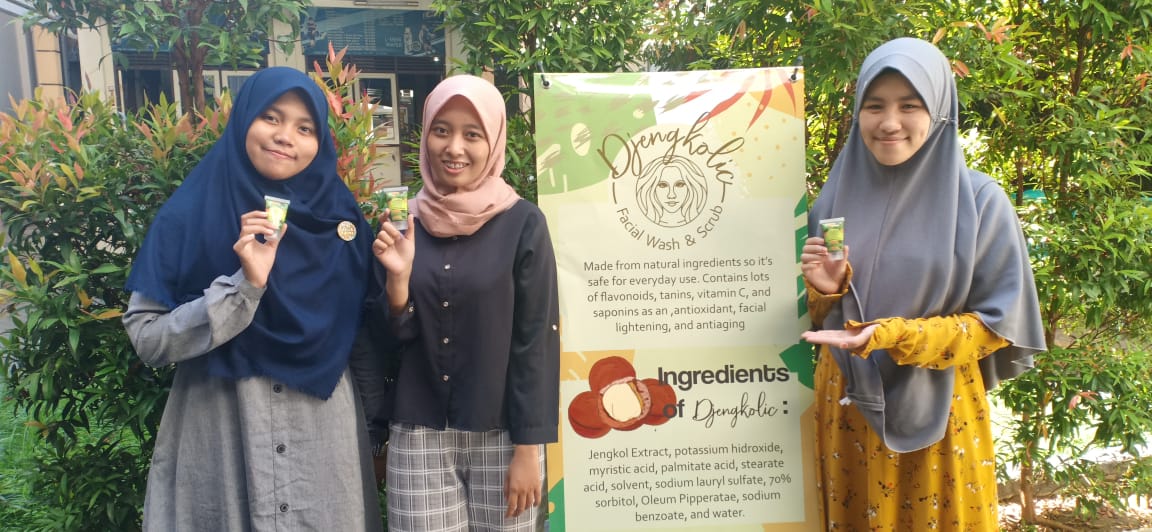 Read more about the article Tim PKM Fakultas Farmasi UNAIR Ciptakan Skincare Djengkolic
