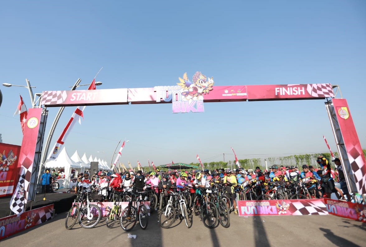 Read more about the article Thousands of People Joins Airlangga Fun Bike with Jember Regency Government