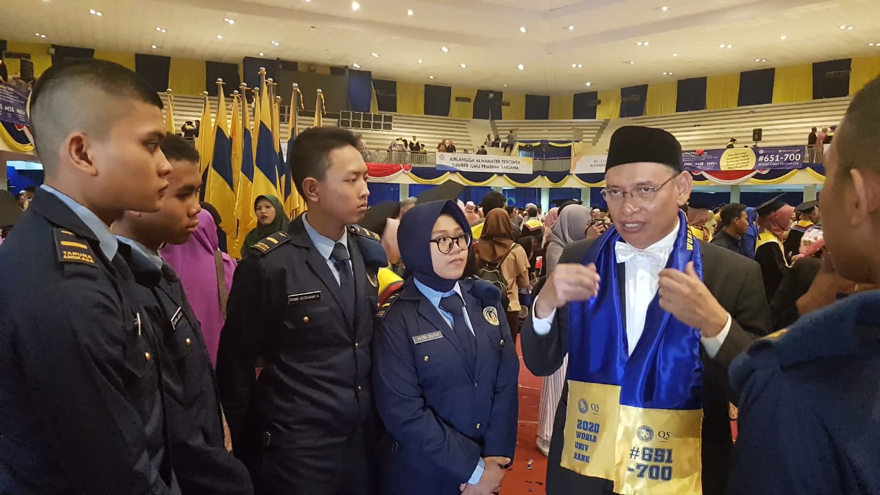 Read more about the article Siswa SMAN 3 Taruna Berkesempatan Belajar Langsung dengan Rektor UNAIR