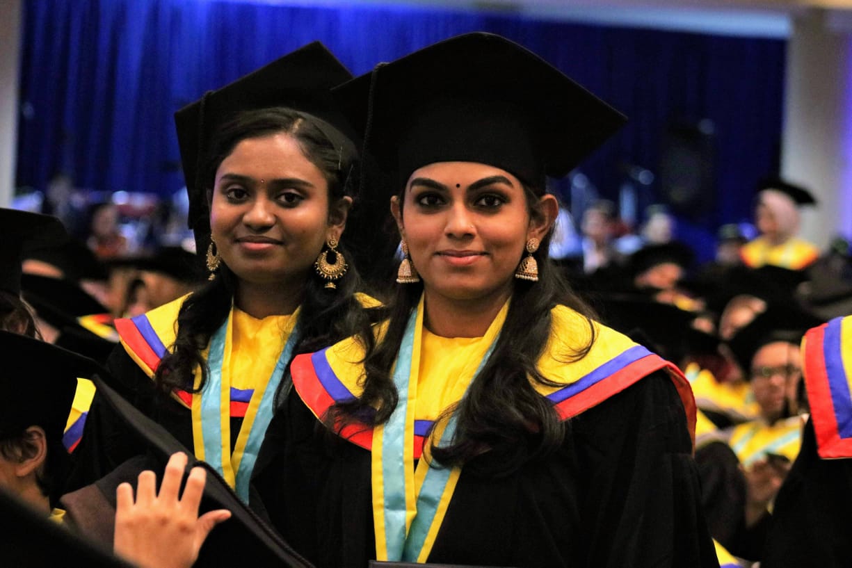Read more about the article Two Malaysian Students Graduated from FKH UNAIR