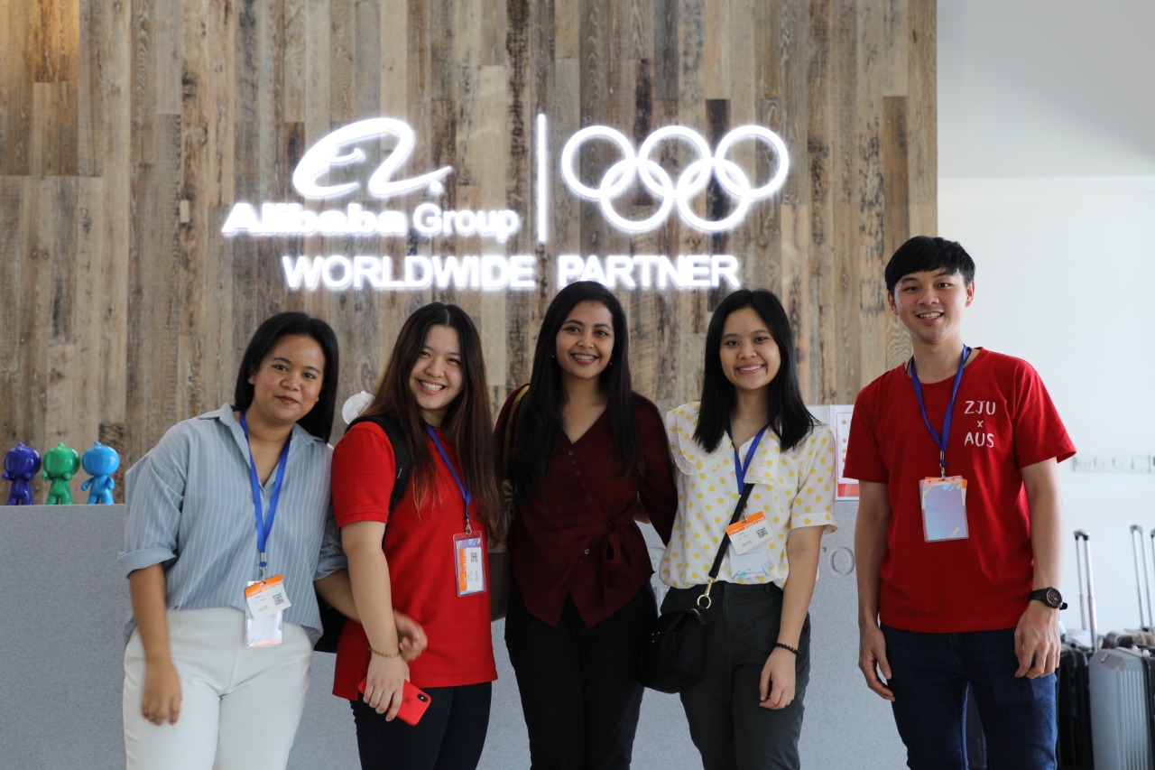 Read more about the article FEB UNAIR Student Wins Best Presenting Group at Zhejiang University (ZJU), China
