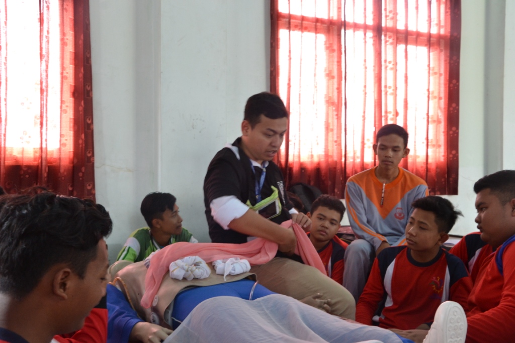 Read more about the article Dosen FKp Kembali Adakan Pengmas  Pertolongan Pertama Korban Kecelakaan