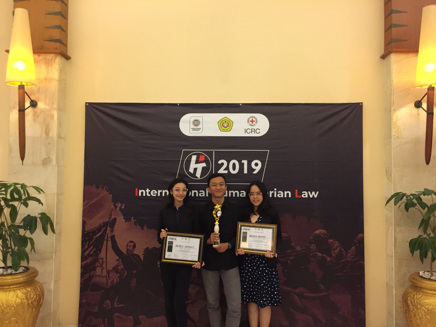 Read more about the article UKM ADS Sabet Dua Juara di International Humanitarian Law Debate and Roleplay Competition