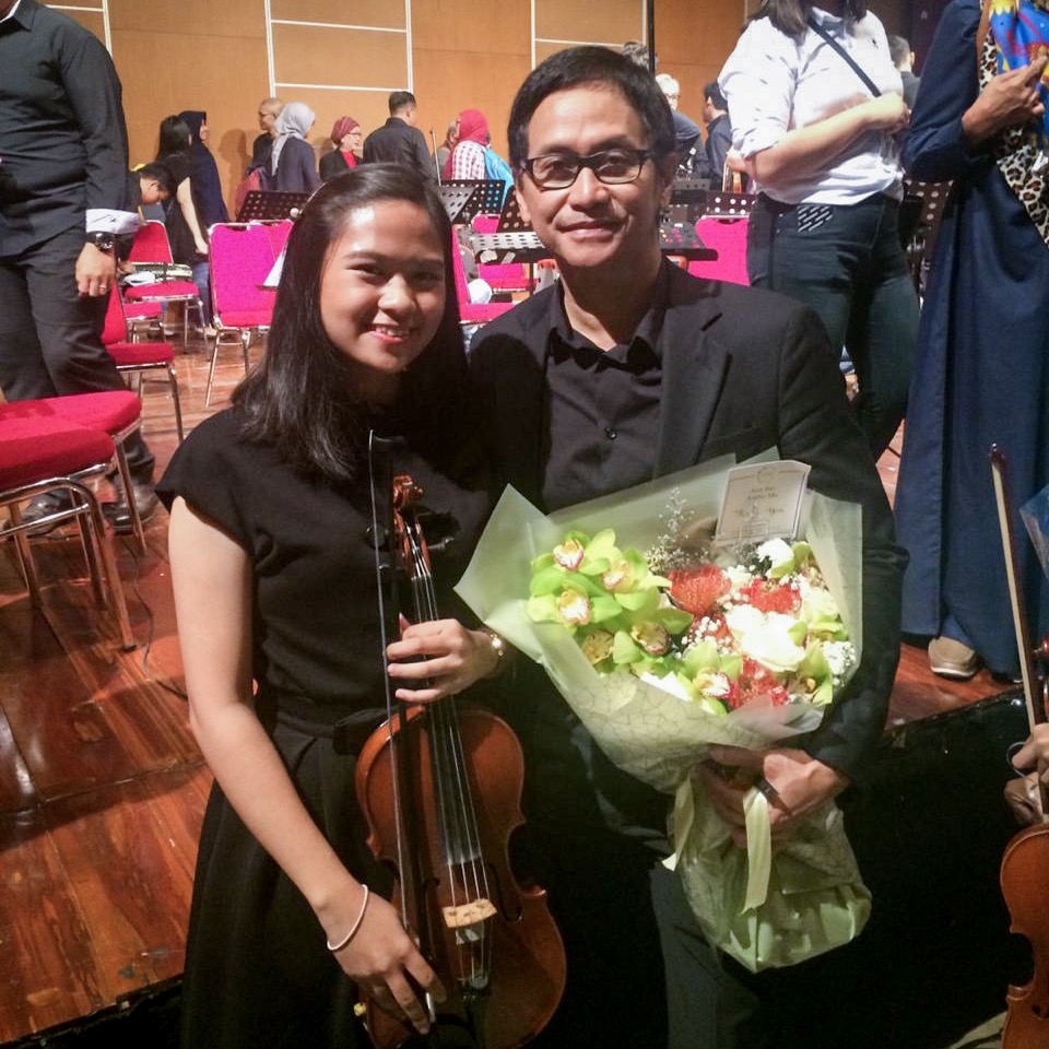 Read more about the article Kebanggaan Devita Theodora Prawira, Memainkan Instrumen Viola di Konser Addie MS