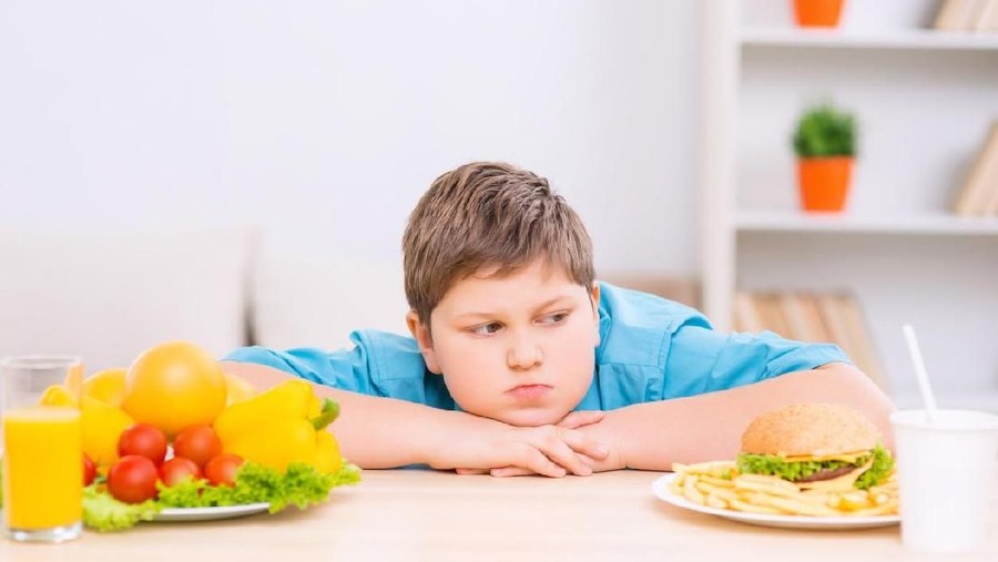 Read more about the article Makanan Tinggi Kalori Berpotensi Tingkatkan Berat Badan Pada Remaja