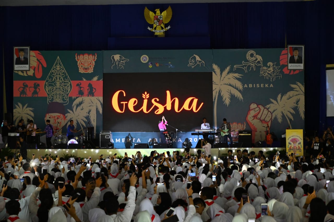 Read more about the article Penampilan Geisha Menutup Gegap Gempita Abhiseka 2019