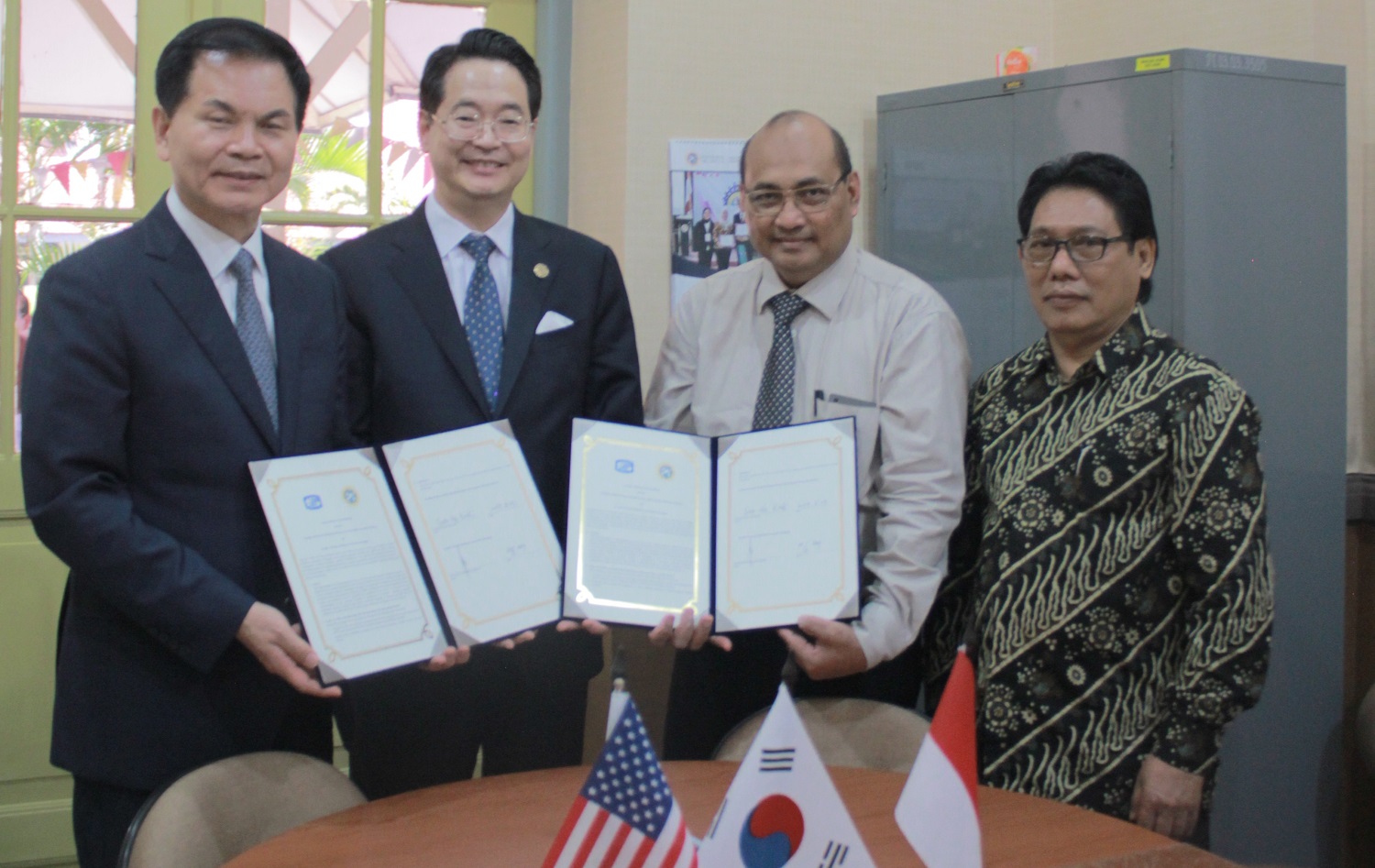 Read more about the article FKG UNAIR Explores Collaboration with American and Korean Universities