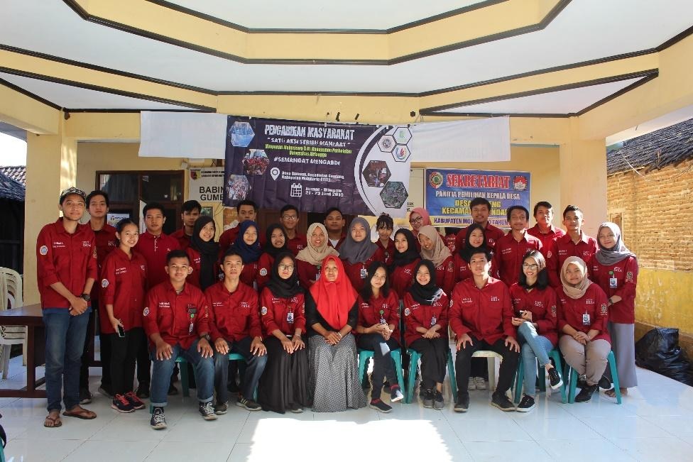 Read more about the article Isi Liburan, Mahasiswa Manajemen Perhotelan Mengabdi ke Desa Gumeng Mojosari