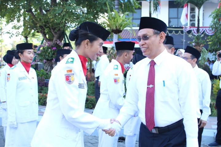 Read more about the article Sosok Raras, Pengibar Bendera UNAIR yang Pernah Menjadi Paskibra Nasional