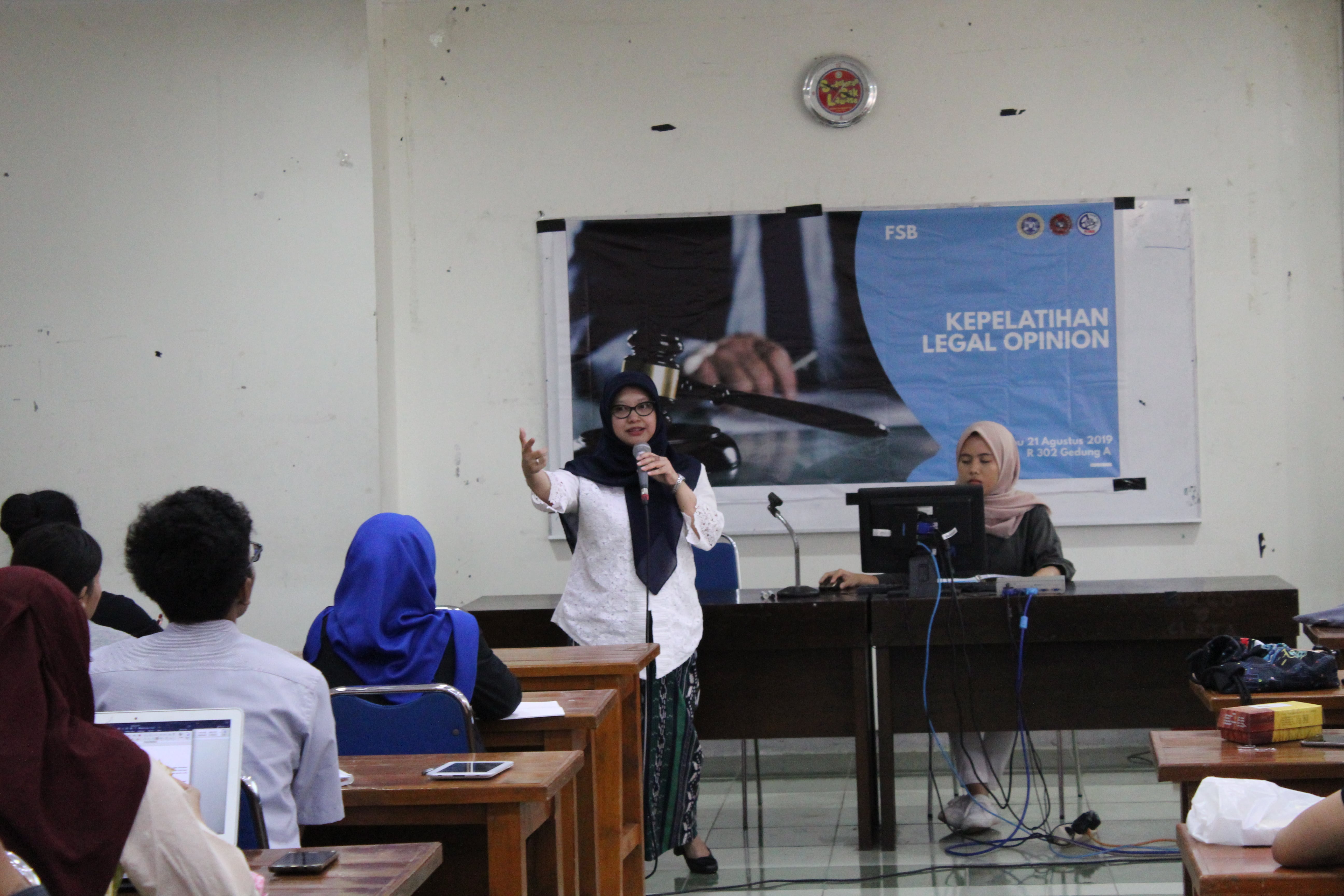 Read more about the article Pelatihan Legal Opinion Ajari Mahasiswa Cara Membuat Pendapat Hukum