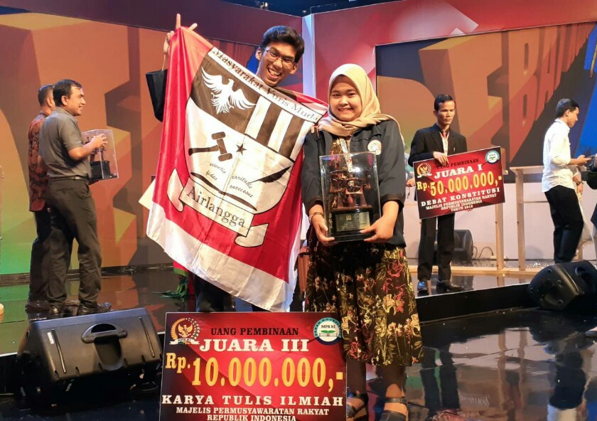 Read more about the article Pertama Ikuti, Mahasiswa FH Raih Juara 3 Lomba KTI MPR RI